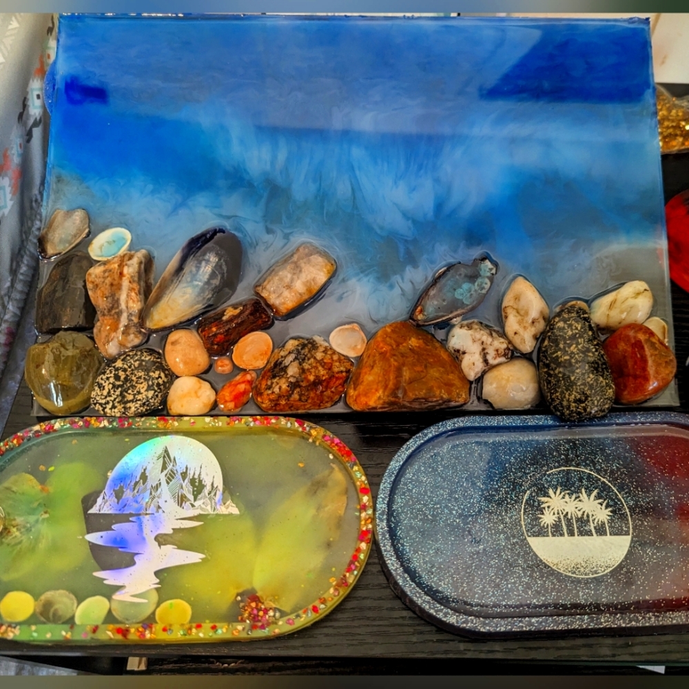 Custom resin art and jewelry ECT.